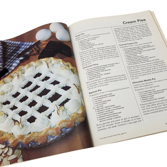 Vintage Ideals Pies and Pastries Cookbook Naomi Arbit June Turner 1982 - Picture 3 of 6